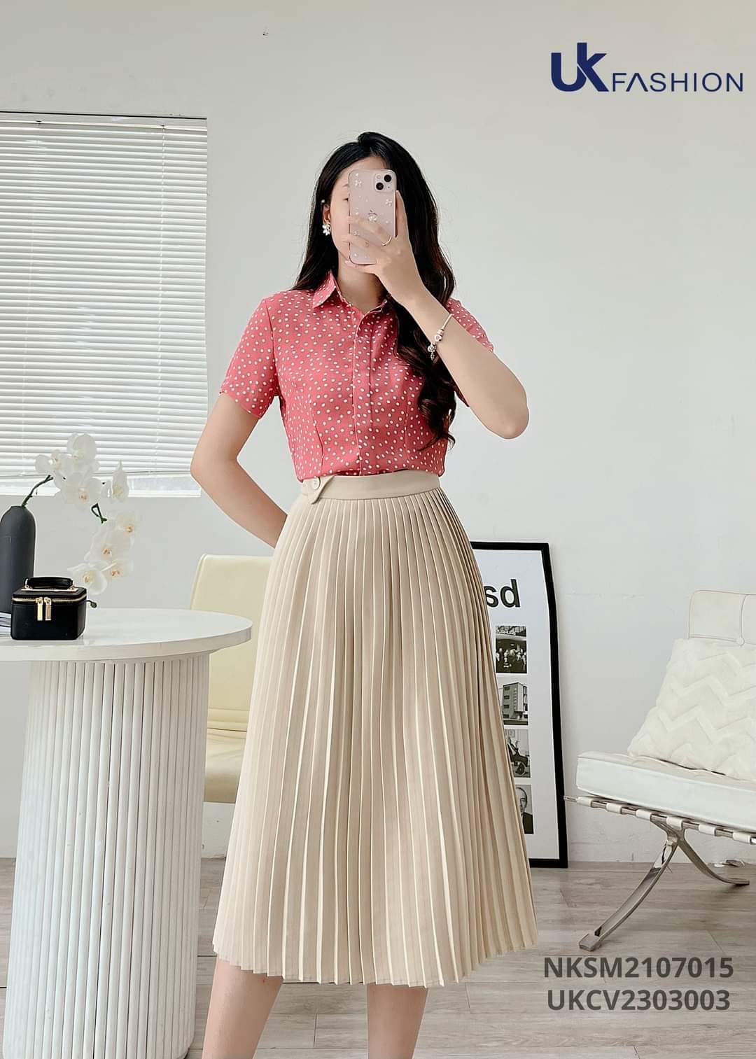 22X00CV008DKH Chân váy dập ly đính trang trí cạp Mazano #8 22X00CV008DKH Chân váy dập ly đính trang trí cạp Mazano